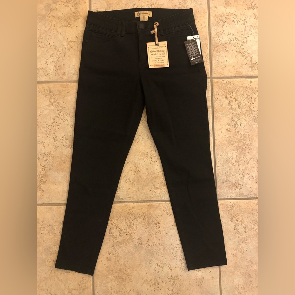 Democracy Lycra Mold & Hold Ab Technology Black Jeans 10